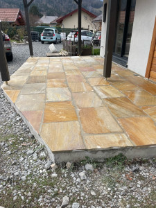 Photo de galerie - Pose de pierre de travertin pour une terasse