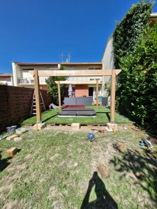 Photo de galerie - Fabrication d'une pergola ( abri de voiture ) en bois