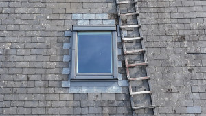 Photo de galerie - Pose d’une fenêtre de toit types velux 