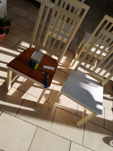 Photo de galerie - Chaises avant mise en peinture 