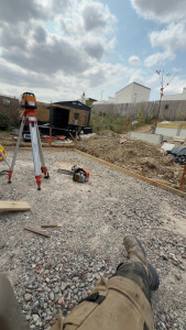 Photo de galerie - Terrassement et mise en place d’un fond de forme pour une future dalle béton 