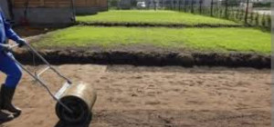 Photo de galerie - Préparation de pelouse 
rotovator 
rouleau semoir 