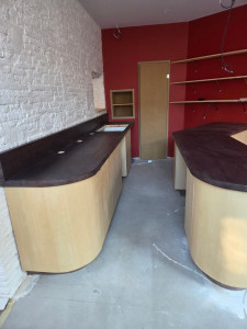Photo de galerie - Création de deux comptoir de bar en frêne 