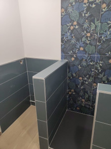 Photo de galerie - Salle d'eau Parquet et Carrelage de douche