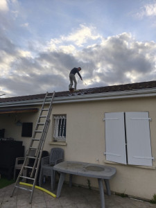 Photo de galerie - Démoussage et nettoyage toiture