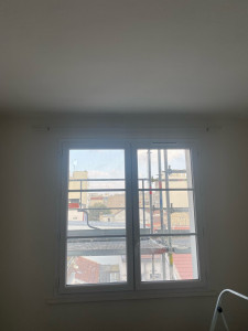 Photo de galerie - Fixation des tringles à rideau 