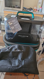 Photo de galerie - Nettoyage de vos canapés, matelas, tapis et voiture avec ma shampoineuse rowenta clean it 750W 