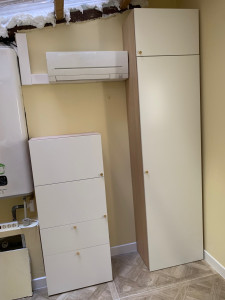 Photo de galerie - Montage de colonnes de rangement et petits meubles en kit.