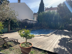 Photo de galerie - Réalisation d'une rénovation de terrasse (changement de lambourdes et conservation des lames) 