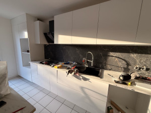 Photo de galerie - Montage de la cuisine 