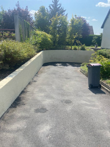 Photo de galerie - Toujours le même mur après la réparation, mortier béton, plusieurs couches de crépi