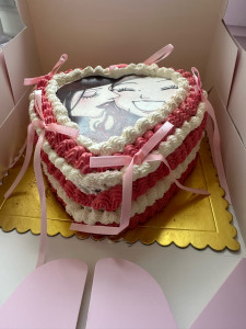 Photo de galerie - Gâteau vanille/fruits rouges sur le thème « Nana »