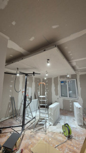Photo de galerie - Rénovation salon en placo avec faux plafond