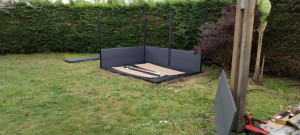 Photo de galerie - Installation petit cabanon à plastique.