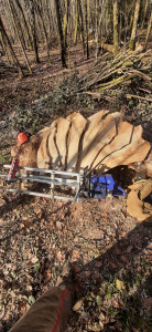 Photo de galerie - Façonnage plateau sapin à l'aide d'une gruminette.