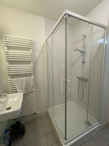 Photo de galerie - Installation pour bague de douche et finition