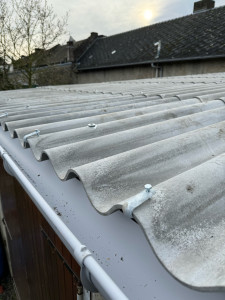Photo de galerie - Rénovation de toiture en tôles fibre ciment 