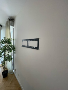 Photo de galerie - Installation d’une télé au mur