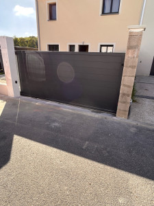 Photo de galerie - Pose portail coulissant 