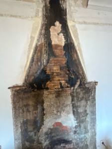 Photo de galerie - Démolition cheminée après . avant enduit et peinture 