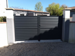 Photo de galerie - Seuil maçonnerie et pose portail aluminium 