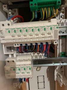 Photo de galerie - Changement  modules   divisionnaires. . Création prise et autres circuit électrique à voir sur place  