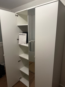 Photo de galerie - Armoire IKEA VIHALS 2 portes bâtantes 