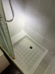 Photo de galerie - Réparation du mur de la salle de bain et réfection de l'étanchéité.
