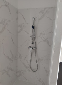 Photo de galerie - Pose une barre de douche avec mitigeur 