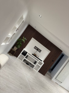 Photo de galerie - Luminaire et panneaux bois 