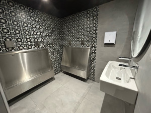 Photo de galerie - Installation d’urinoirs dans un restaurant 