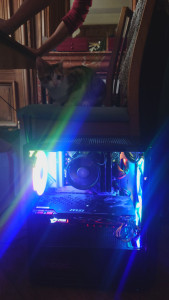 Photo de galerie - Commande et choix des composants pour ce PC de jeu tout en respectant un budget donné, puis montage complet sur place. 