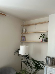 Photo de galerie - Installation d’étagères sur mesure
