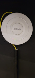Photo de galerie - Une borne Wifi mise en place chez un client, le paramétrage de bornes ou répéteur rend votre maison 100% connectée !