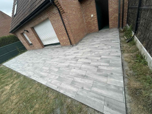 Photo de galerie - Pose carrelage imitation bois sur une terrasse 