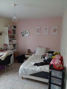 Photo de galerie - Chambre d'une ado. blanc x murs et vieux x1mur.
