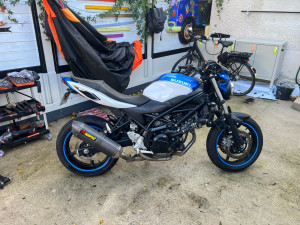 Photo de galerie - Sv650 : remplacement plaquettes avant + kit chaîne 