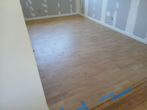 Photo de galerie - Parquet en chene massif collé vitrifié 