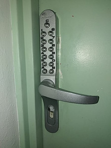 Photo de galerie - Pose d'une serrure a code