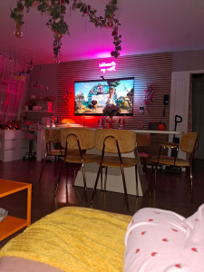 Photo de galerie - Fixation Tv modification électrique et mise en place d'un revêtement au mur 