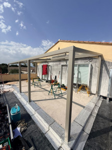 Photo de galerie - Fabrication et pose d'une véranda de 36 m2.
En acier thermo laqué 
