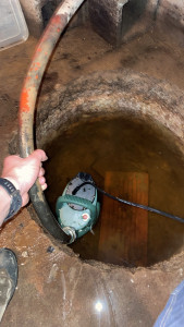 Photo de galerie - Installation d’une pompe de relevage dans un puit