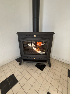 Photo de galerie - Pose de poêle à bois avec conduite de cheminée