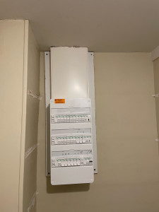 Photo de galerie - Pose tableau neuf sur rénovation logement 