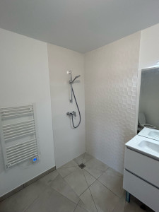 Photo de galerie - Poser faïence un salle de bain  Poser carrelage douche italienne