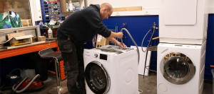 Photo de galerie - Technicien électroménager et aussi compétences frigoriste répare machine à laver lave-linge lave-vaisselle  sèche-linge
réfrigérateur américain frigo congélateur chambre froide cuisine professionnelle vitrine réfrigérée professionnelle