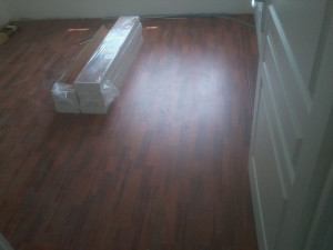 Photo de galerie - Pose de sous couche isolante + pose parquet flottant