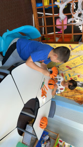 Photo de galerie - Activité création citrouille Halloween 