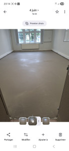 Photo de galerie - Préparation du sol (grattage, aspiration, primaire) et ragréage. Travail soigné et de qualité.