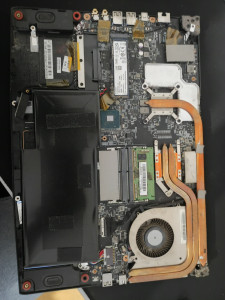 Photo de galerie - Réparation d'une CM de pc portable : remplacement duconnecteur de charge